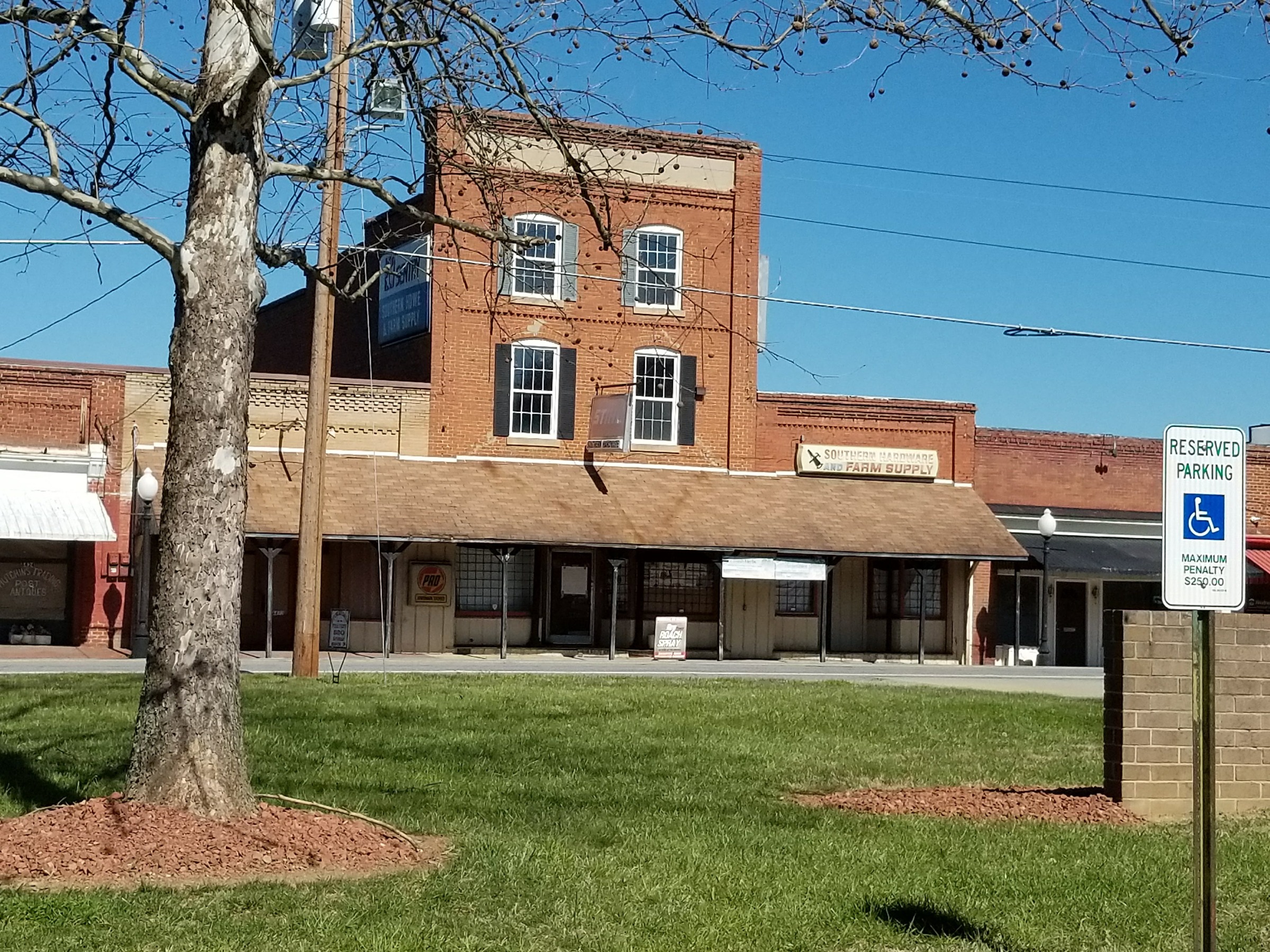 Southern Hardware and neighboring storefronts · March 2018